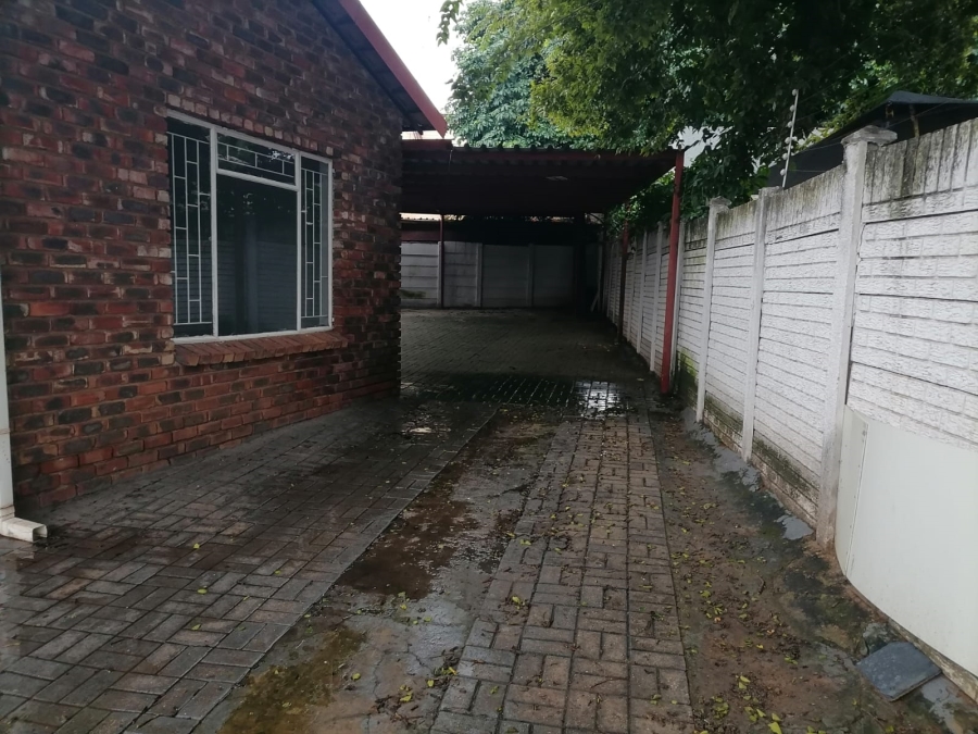 4 Bedroom Property for Sale in Geelhoutpark North West